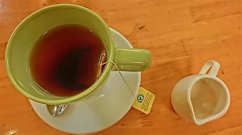 Una tiktoker española alerta de la ‘estafa del té’ en las cafeterías.
